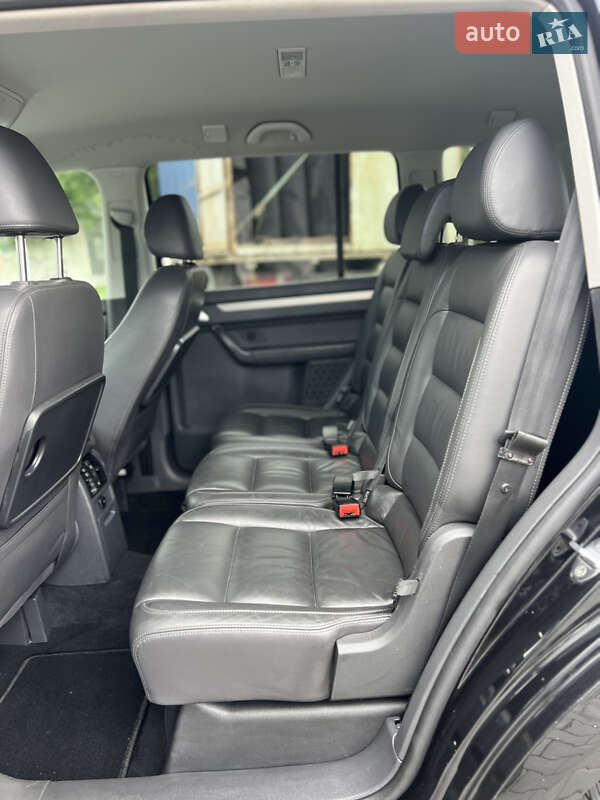 Мінівен Volkswagen Touran 2010 в Луцьку