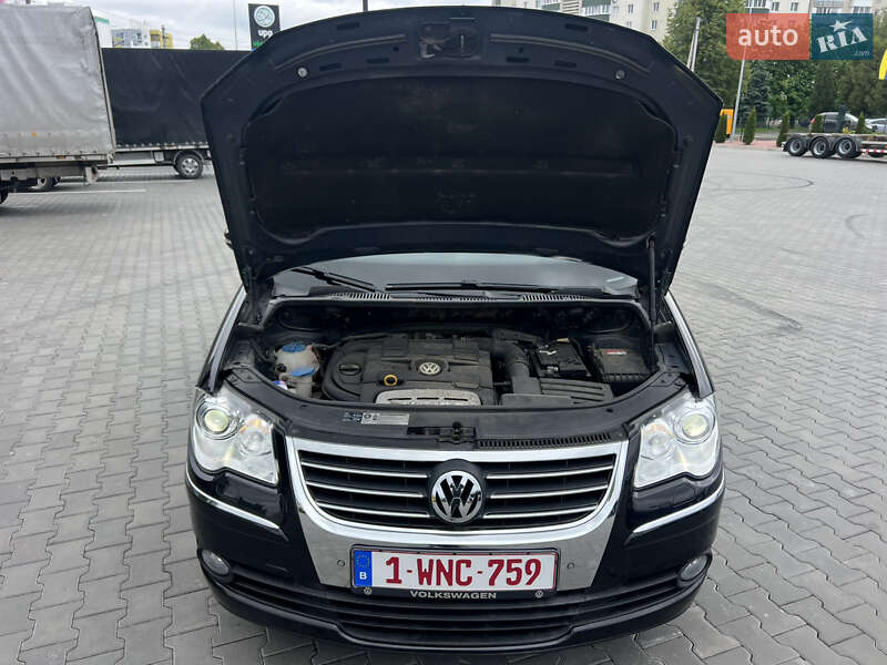Мінівен Volkswagen Touran 2010 в Луцьку