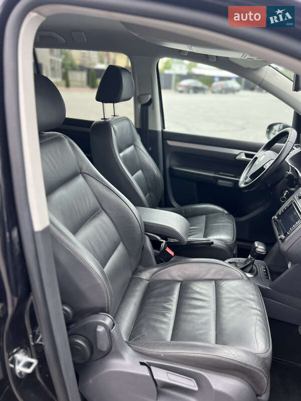 Мінівен Volkswagen Touran 2010 в Луцьку