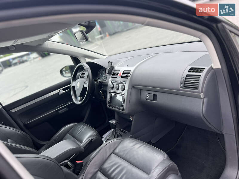 Мінівен Volkswagen Touran 2010 в Луцьку