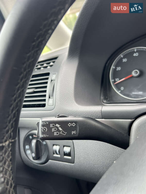 Мінівен Volkswagen Touran 2010 в Луцьку