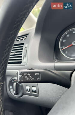 Минивэн Volkswagen Touran 2010 в 
