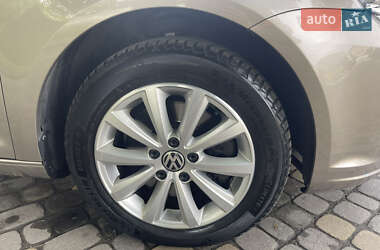 Минивэн Volkswagen Touran 2012 в 