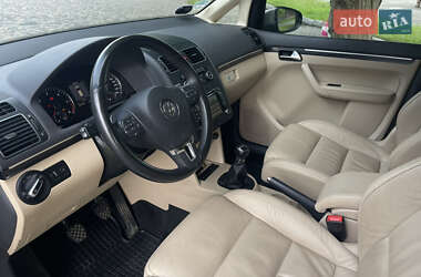 Минивэн Volkswagen Touran 2012 в 