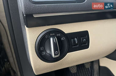 Минивэн Volkswagen Touran 2012 в 