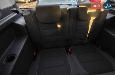 Мінівен Volkswagen Touran 2013 в 
