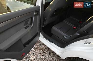 Мінівен Volkswagen Touran 2013 в 
