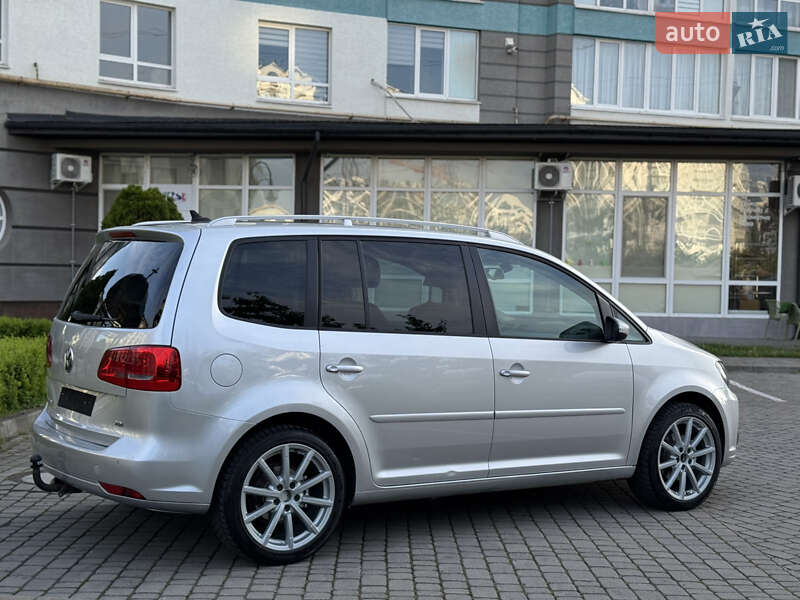 Мінівен Volkswagen Touran 2010 в Івано-Франківську
