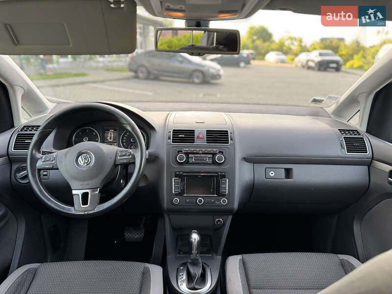 Мінівен Volkswagen Touran 2010 в Івано-Франківську