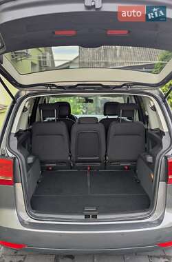 Мінівен Volkswagen Touran 2013 в 