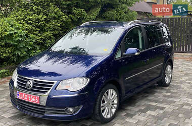 Минивэн Volkswagen Touran 2010 в Вознесенске