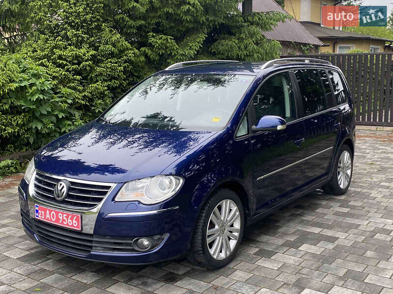 Минивэн Volkswagen Touran 2010 в 