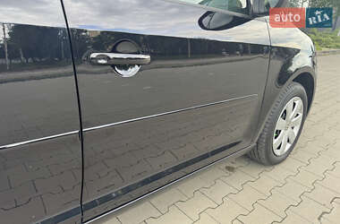 Мінівен Volkswagen Touran 2011 в 