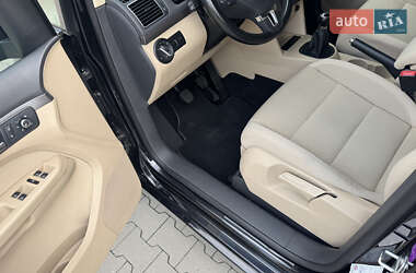 Мінівен Volkswagen Touran 2011 в 