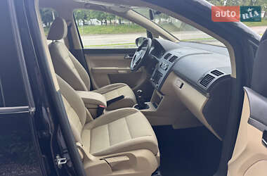 Мінівен Volkswagen Touran 2011 в 