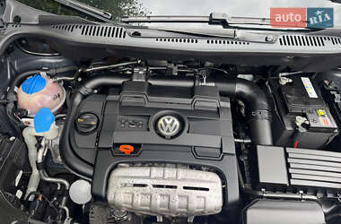 Мінівен Volkswagen Touran 2011 в 