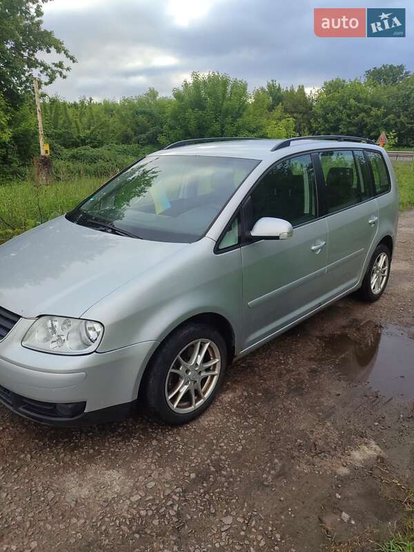 Минивэн Volkswagen Touran 2005 в 
