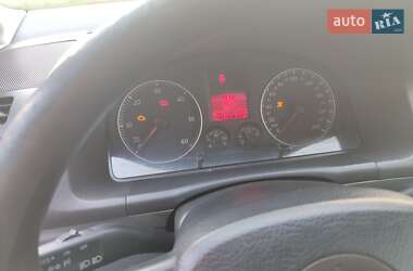 Минивэн Volkswagen Touran 2005 в 