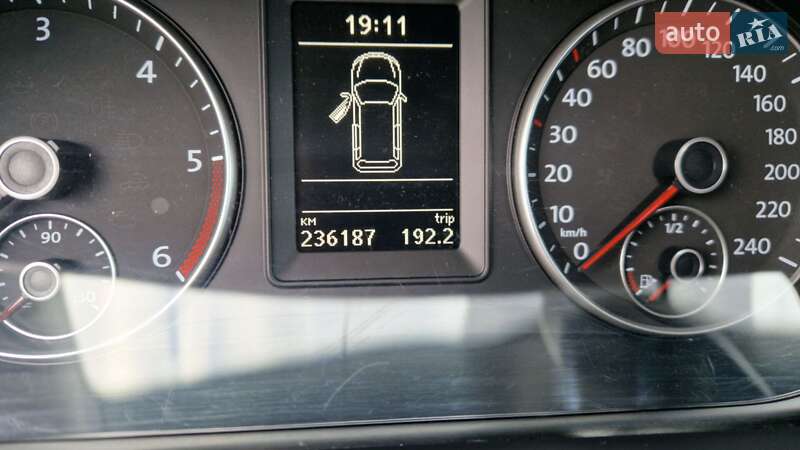 Минивэн Volkswagen Touran 2011 в Калиновке