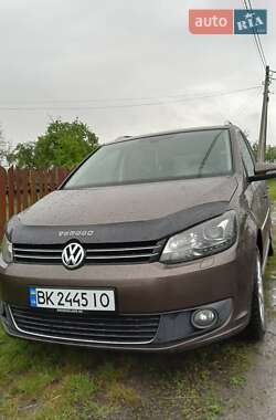 Минивэн Volkswagen Touran 2010 в Сарнах