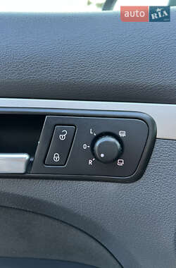 Минивэн Volkswagen Touran 2008 в 