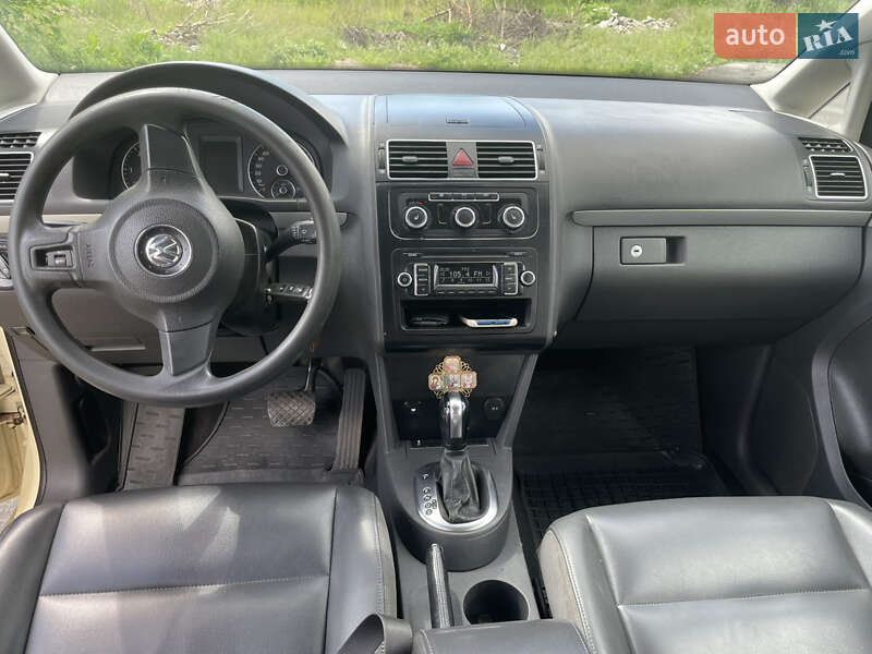 Минивэн Volkswagen Touran 2013 в Чернигове