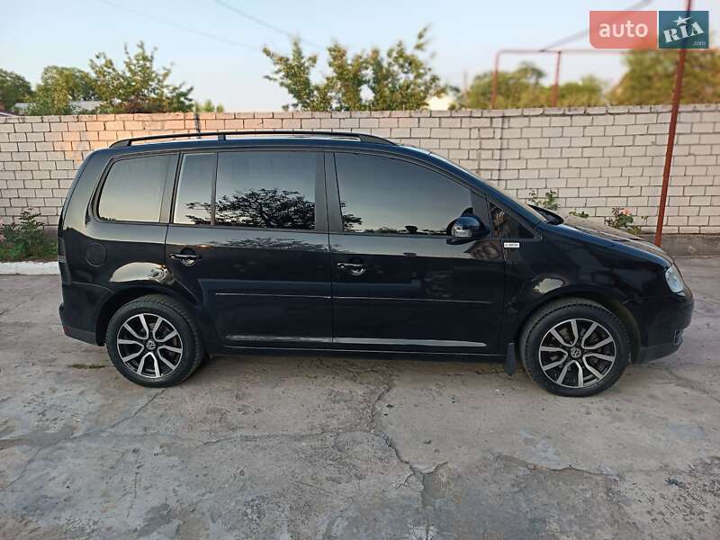 Минивэн Volkswagen Touran 2006 в Днепре