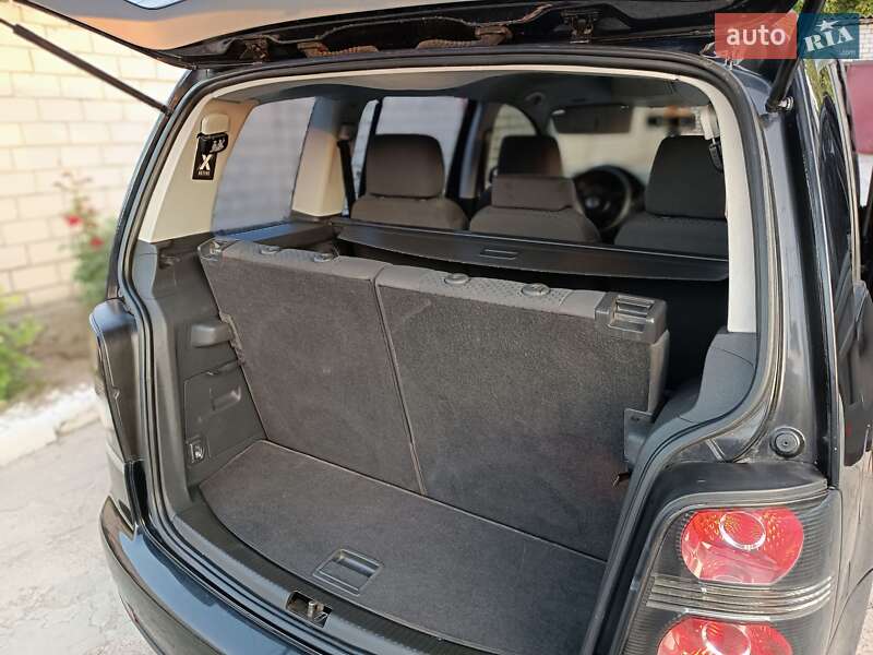 Минивэн Volkswagen Touran 2006 в Днепре