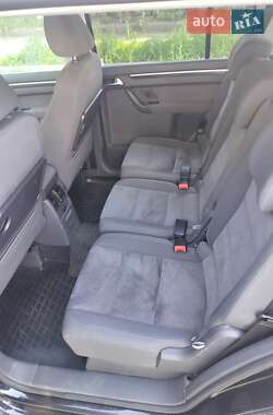 Мінівен Volkswagen Touran 2011 в 