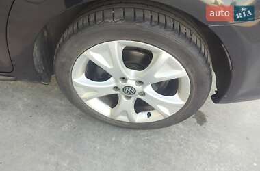 Мінівен Volkswagen Touran 2011 в 