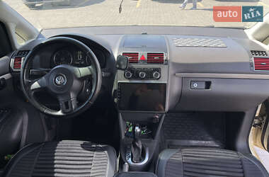 Минивэн Volkswagen Touran 2011 в 