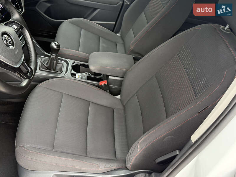 Мікровен Volkswagen Touran 2017 в Стрию