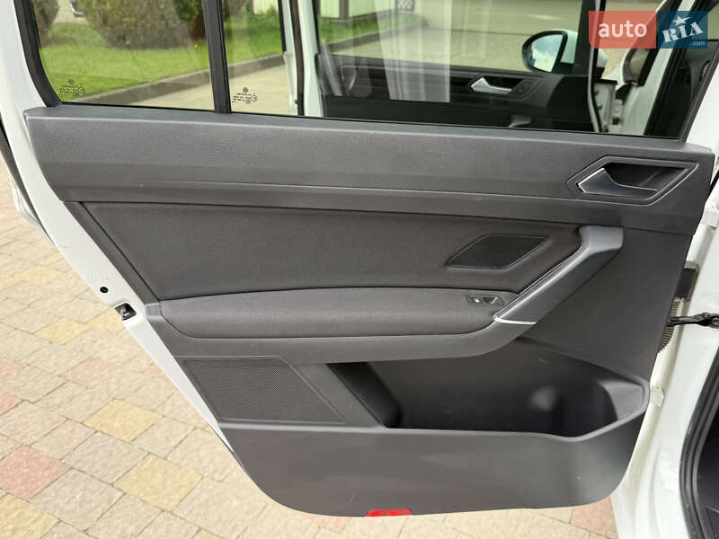 Мікровен Volkswagen Touran 2017 в Стрию