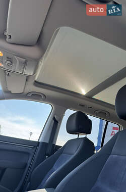 Минивэн Volkswagen Touran 2013 в 