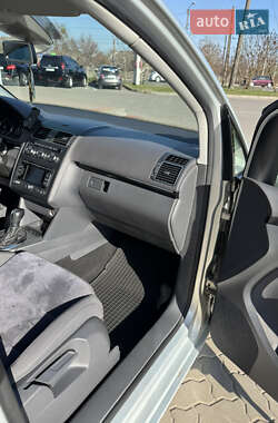 Минивэн Volkswagen Touran 2013 в 