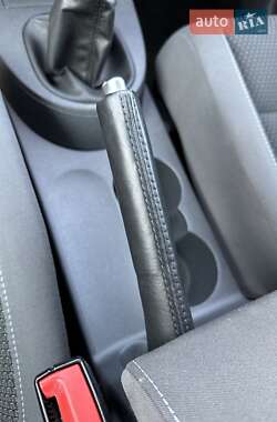 Минивэн Volkswagen Touran 2013 в 
