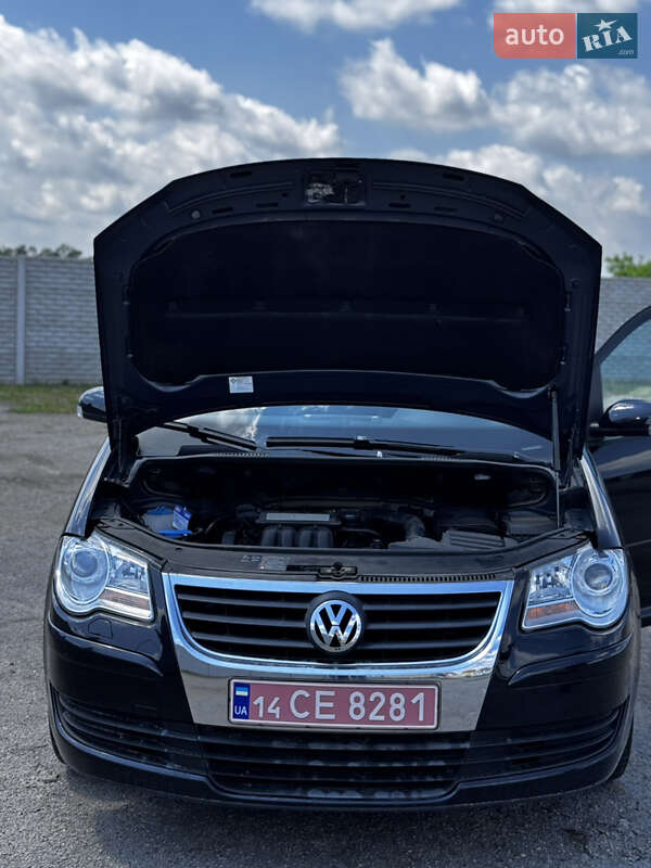 Минивэн Volkswagen Touran 2008 в Виннице