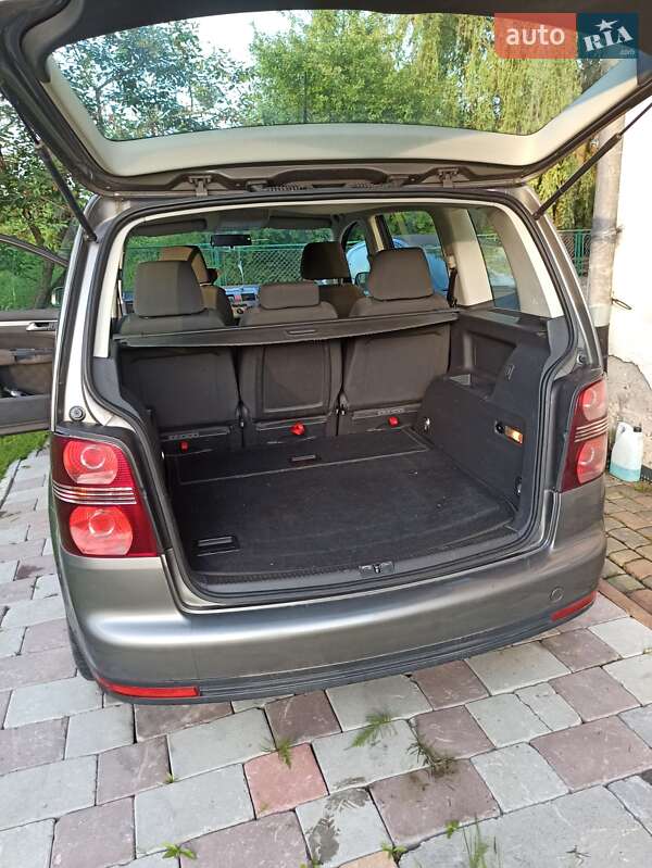Мінівен Volkswagen Touran 2007 в Городку