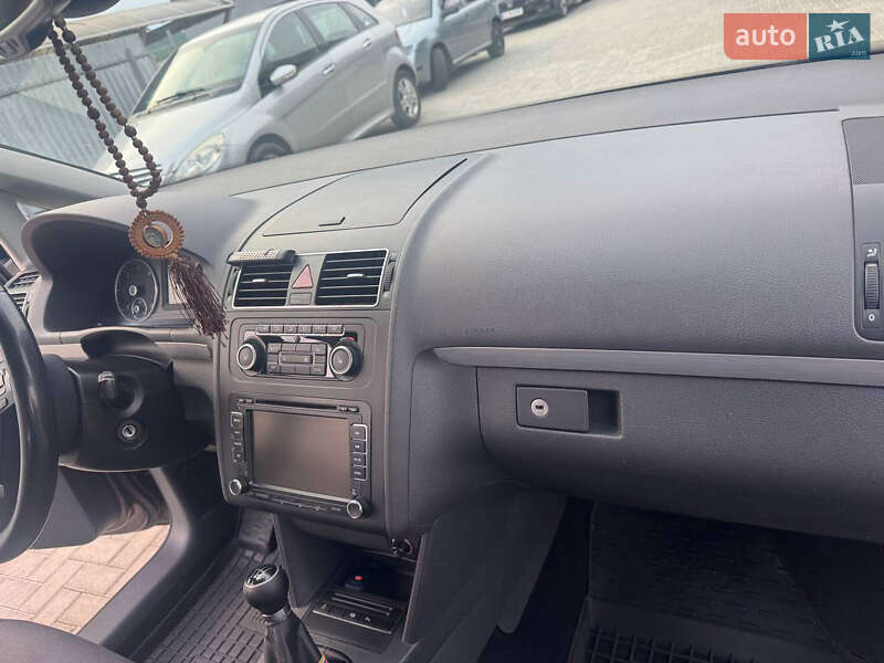 Минивэн Volkswagen Touran 2012 в Ужгороде