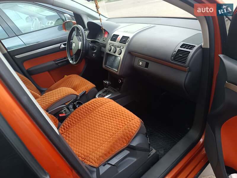 Мінівен Volkswagen Touran 2007 в Новояворівську
