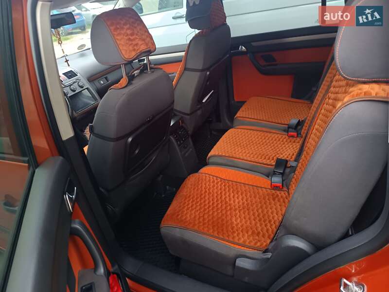 Мінівен Volkswagen Touran 2007 в Новояворівську