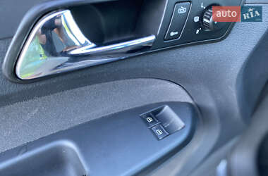 Минивэн Volkswagen Touran 2006 в 