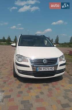 Минивэн Volkswagen Touran 2010 в Чабеле