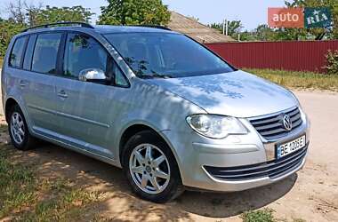 Мінівен Volkswagen Touran 2008 в Миколаєві