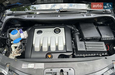 Минивэн Volkswagen Touran 2004 в 
