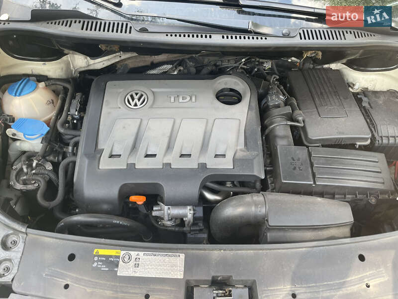 Минивэн Volkswagen Touran 2013 в Чернигове