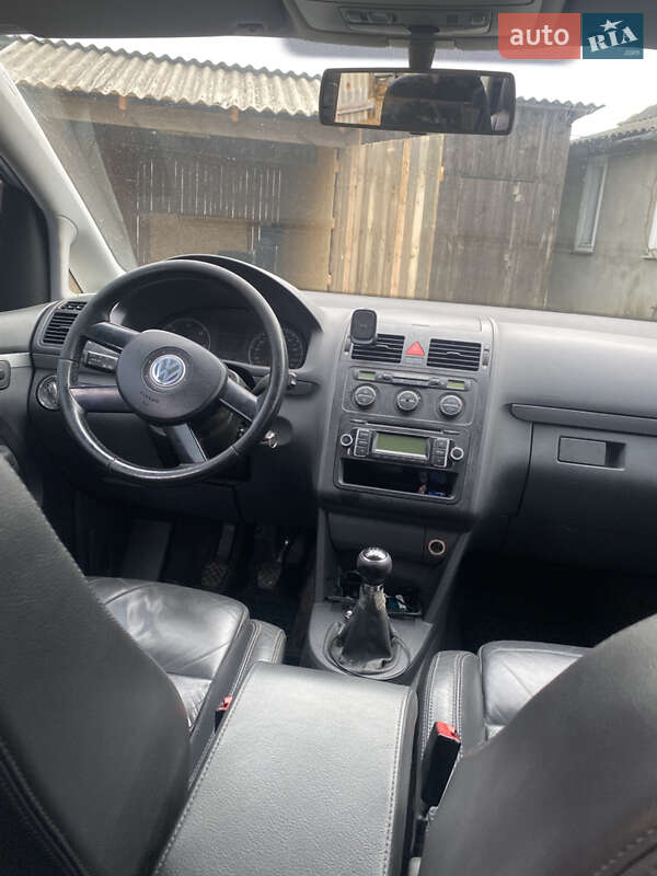 Минивэн Volkswagen Touran 2004 в Камне-Каширском