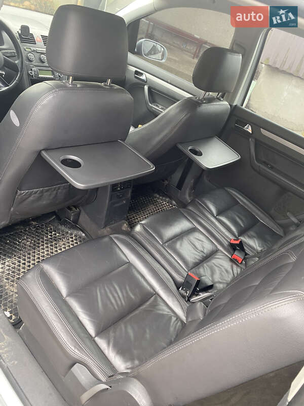 Минивэн Volkswagen Touran 2004 в Камне-Каширском