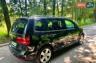 Мінівен Volkswagen Touran 2012 в 