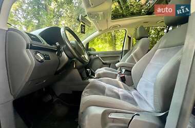 Мінівен Volkswagen Touran 2012 в 